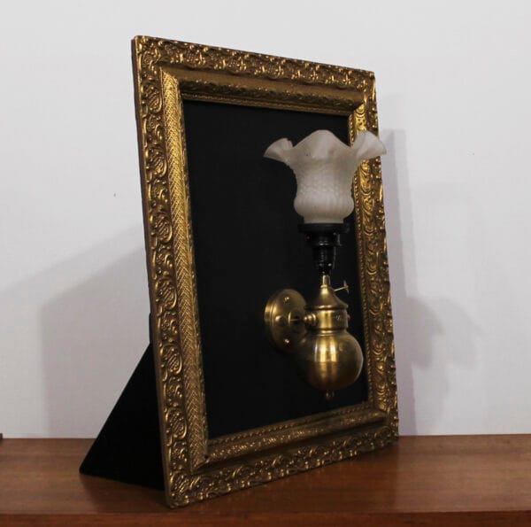 N°40 - Lampe artisanale dans cadre doré – Image 3