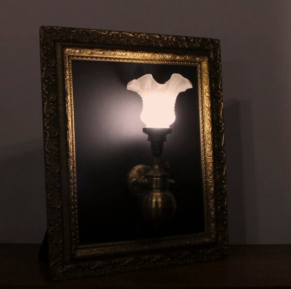 N°40 - Lampe artisanale dans cadre doré